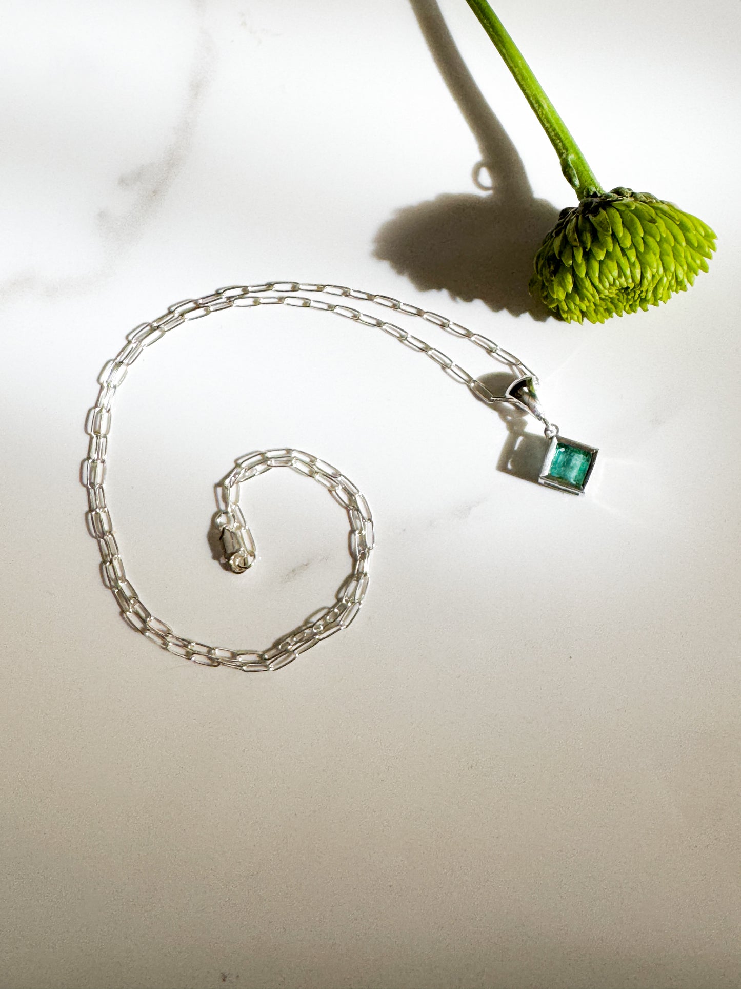Box design Emerald necklace