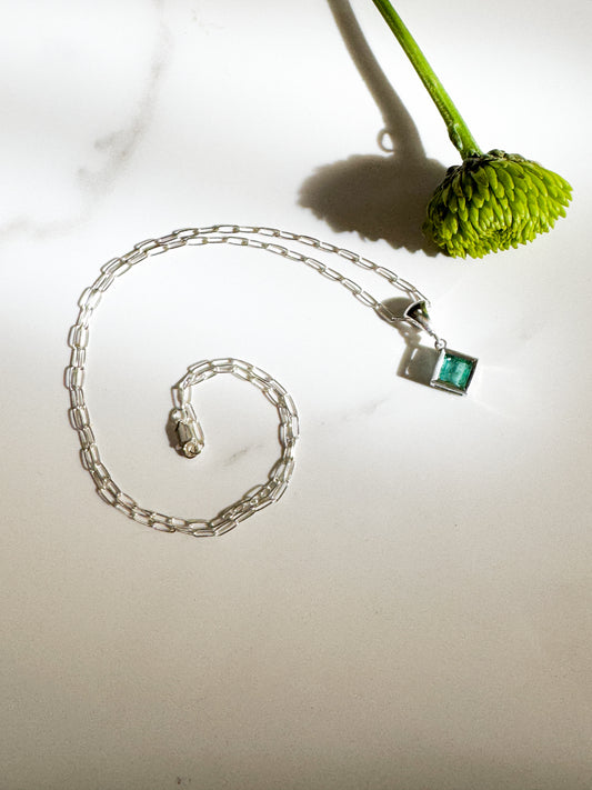 Box design Emerald necklace