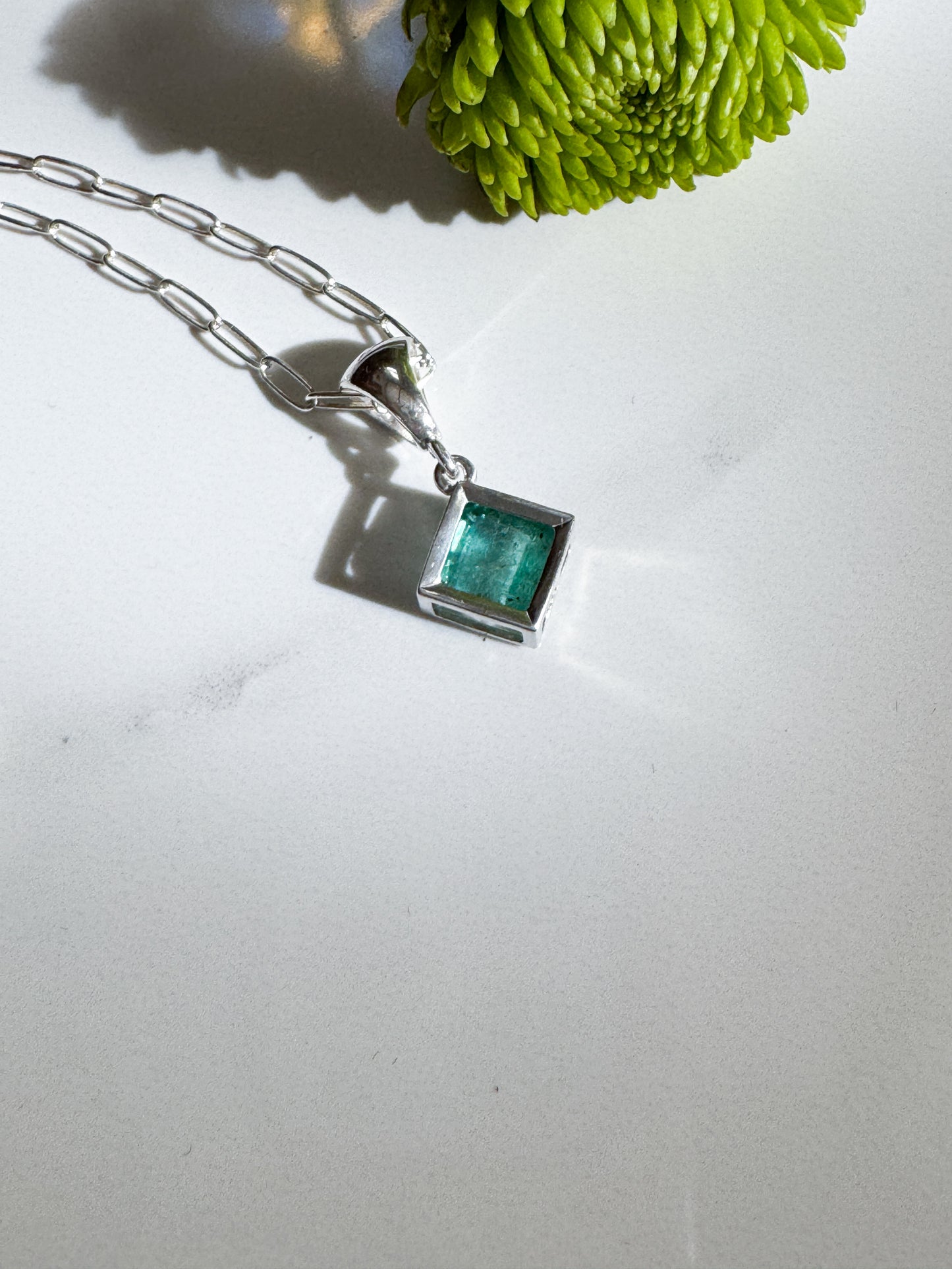 Box design Emerald necklace