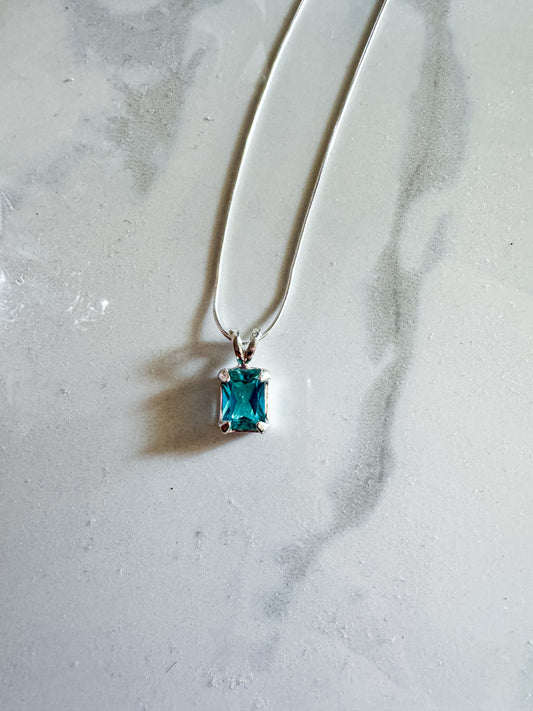 Apatite pendant in Sterling
