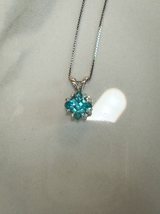 Apatite princess cut in Sterling